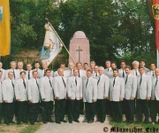 1998 - Am Kriegerdenkmal - 110 Jahre Männerchor Erdeborn e.V.